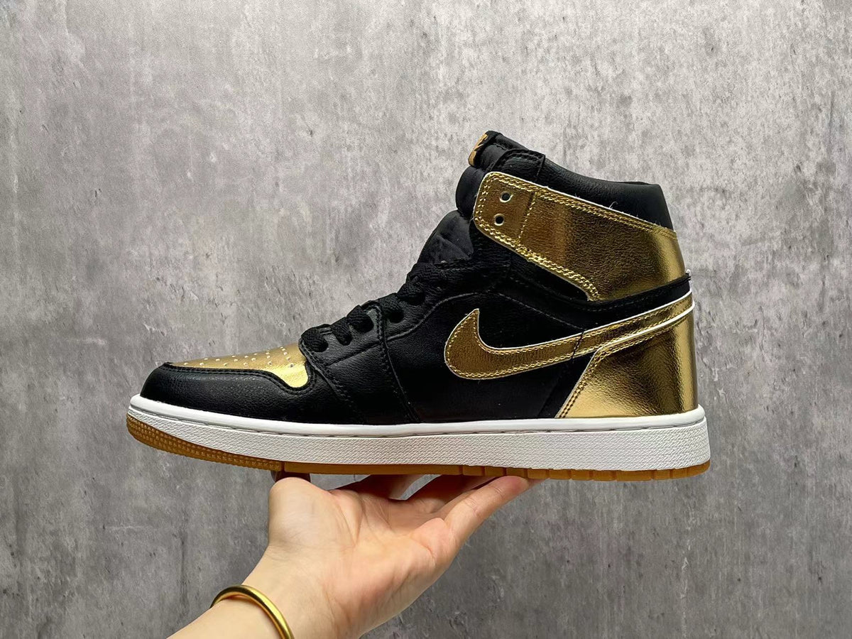 Air Jordan 1 Retro High OG – Black/Gold