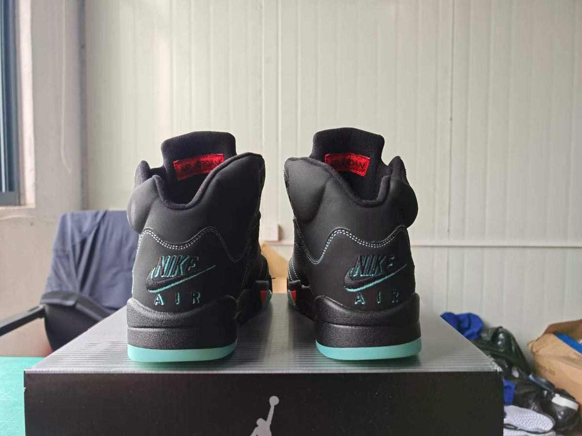 Air Jordan 5 – Halloween