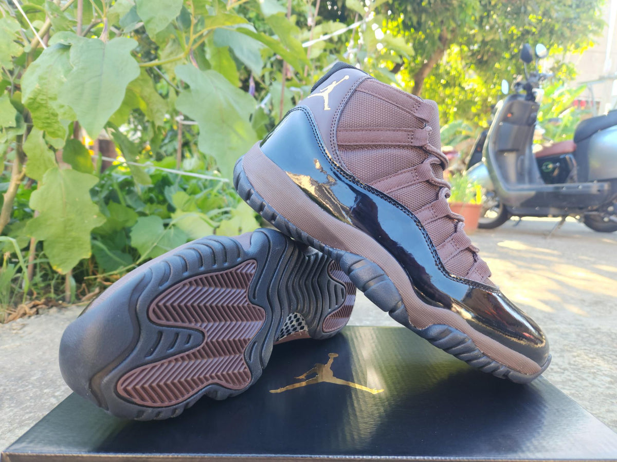 Air Jordan 11 Retro – Black/Brown