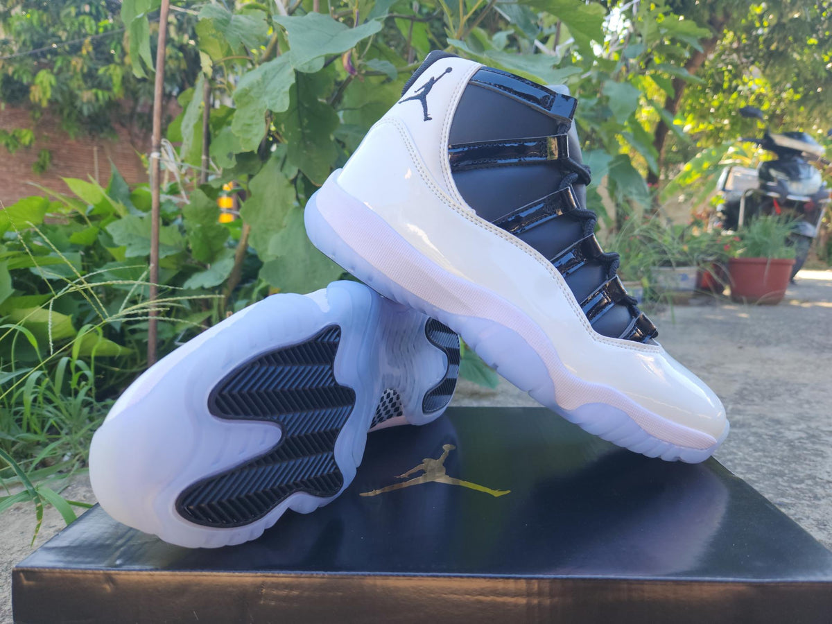 Air Jordan 11 Retro – White/Black