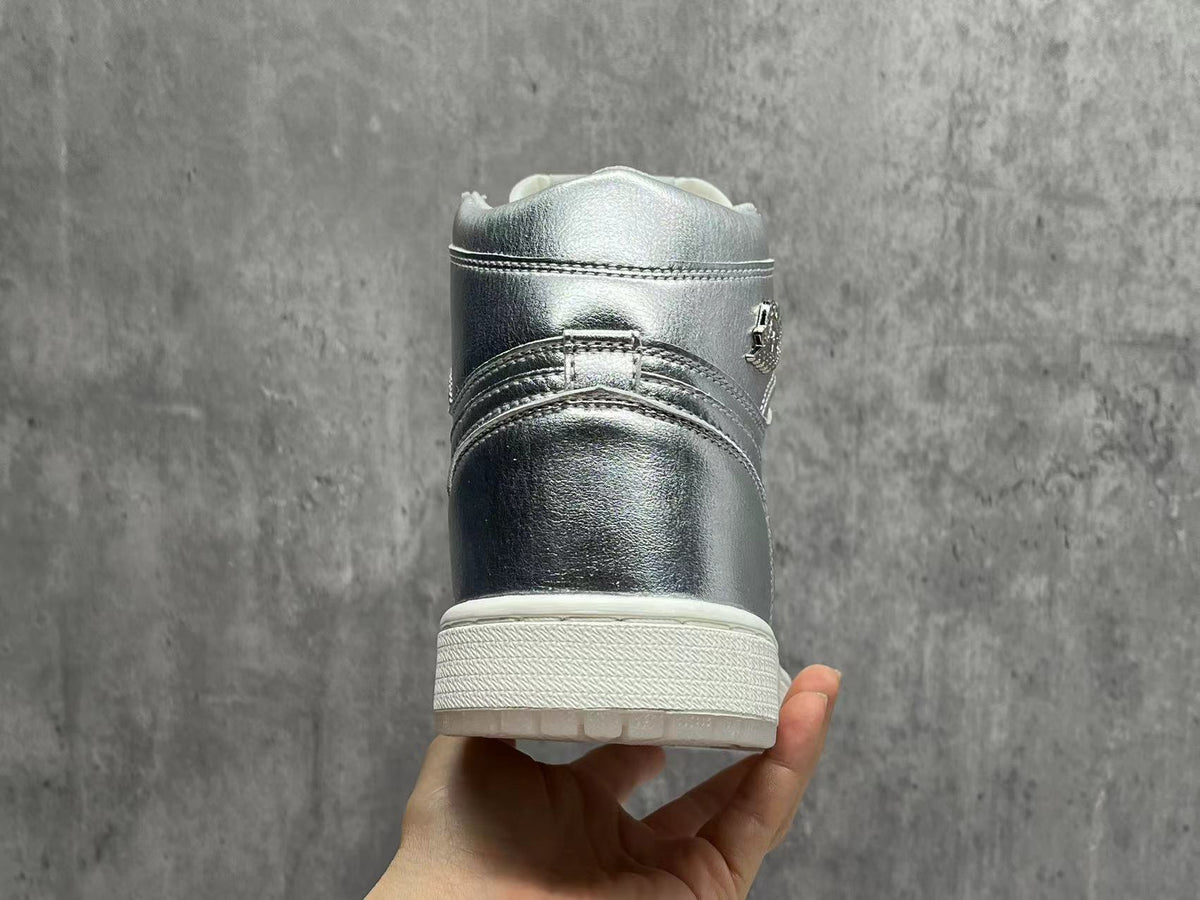 Air Jordan 1 Retro High OG – Metallic Silver