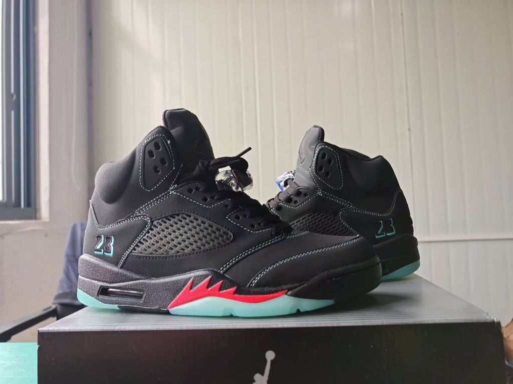 Air Jordan 5 – Halloween