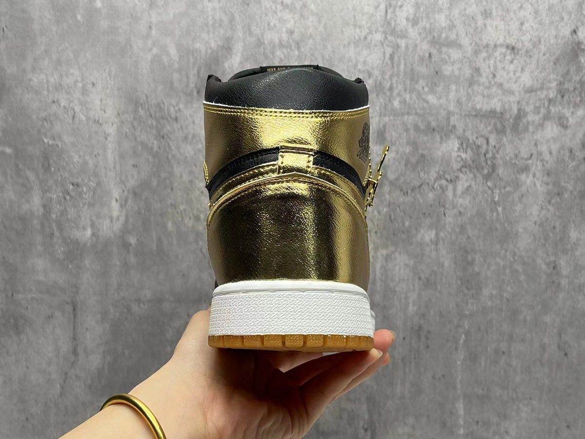Air Jordan 1 Retro High OG – Black/Gold