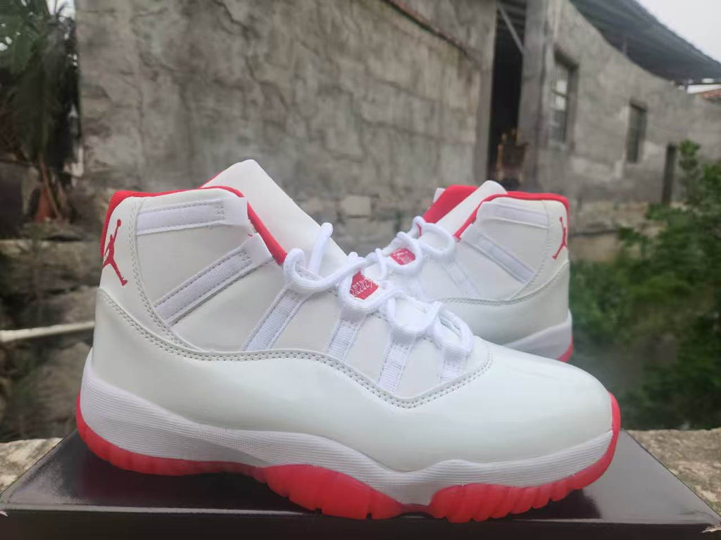 Air Jordan 11 – White/Red