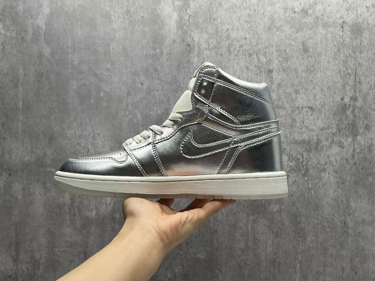 Air Jordan 1 Retro High OG – Metallic Silver